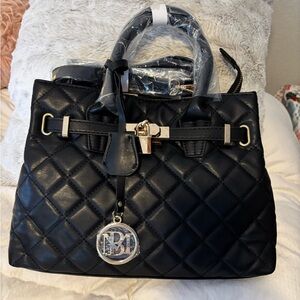 Elegant Black Quilted Handbag